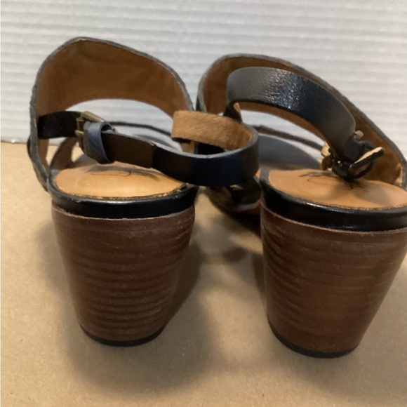 Patricia Nash black tooled Italian Leather block heels sandals size 6.5 - Picture 3 of 6